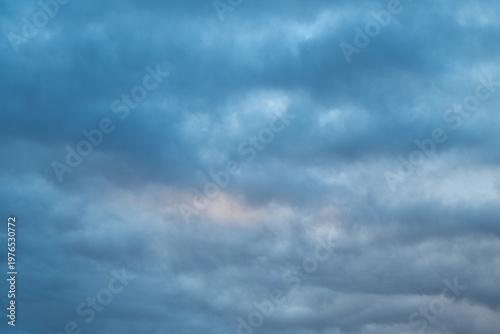 Konstfotografi Dusk clouds drift peacefully across sky