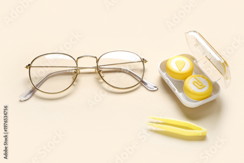 Eyeglasses with container f...