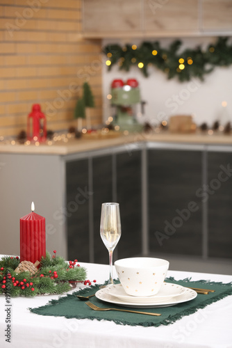 Table setting with Christma...