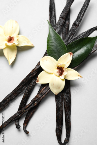 Aromatic vanilla sticks and...