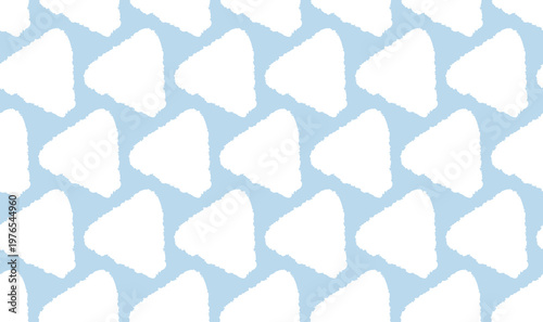 手書き風三角タイルシームレスパターン・水色背景に白抜き三角形背景素材