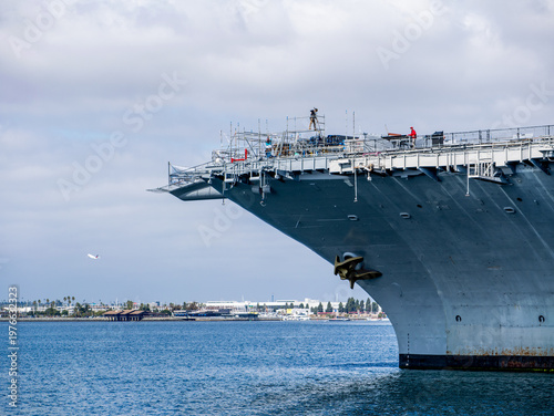 Quadro su tela Aircraft Carrier in Harbor