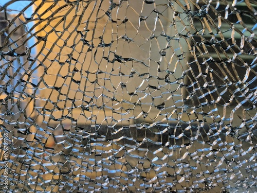 Quadro su tela cracks in glass that create abstract art whose patterns are unpredictable