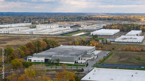 Foto Industrial data center and distribution center park