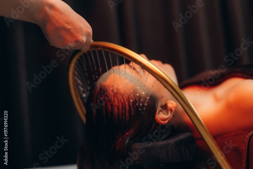 Φωτογραφία Woman experiencing relaxing hydrotherapy head treatment in spa