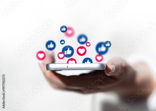 mano, dito, telefono, like, mi piace, apprezzamenti, scroll, scrolling, condivisioni, social network, bianco