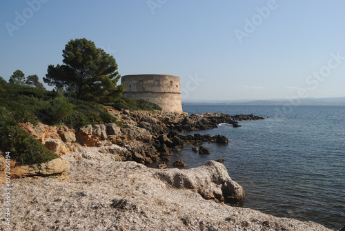 La torre del Lazzaretto sulla costa di Alghero