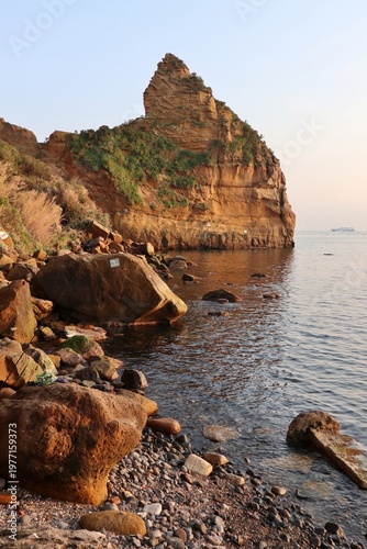 Bagnoli - Scoglio Dente di Cane dalla riva della Spiaggia di Nisida