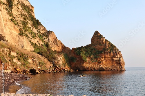 Bagnoli - Scoglio Dente di Cane dalla Spiaggia di Nisida