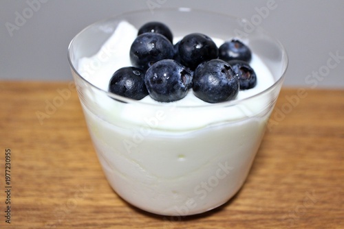 Yogurt topped with fresh ​​blueberries