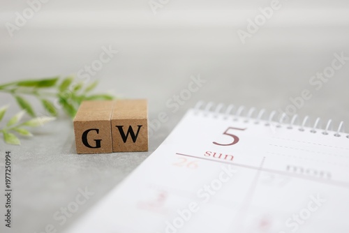 Fotografie ゴールデンウィーク・5月のカレンダーとGWの木製ブロック文字