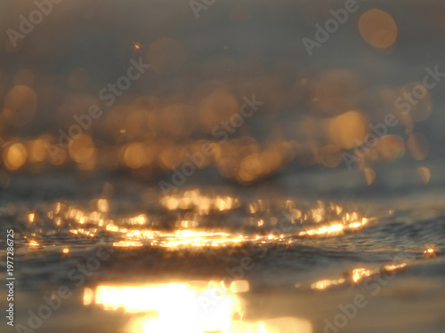 Canvastavla Bokeh effect blurring starbursts, light reflections, and water splashes from a fountain