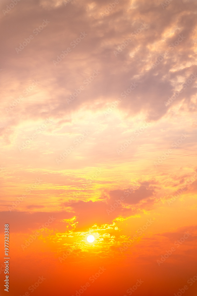 Obraz premium Beautiful luxury soft gradient with orange gold clouds and sunlight on the blue sky perfect for the background, take in everning,morning,Twilight, high definition landscape photo, Vertical
