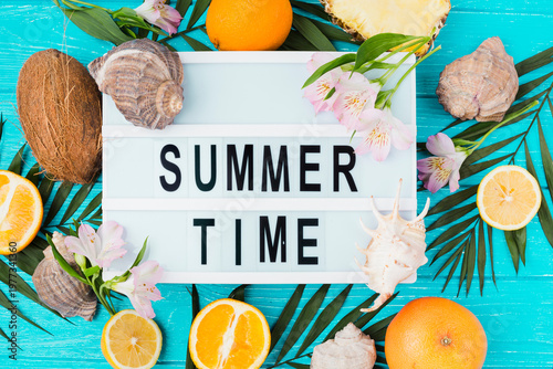 Bild auf Leinwand Summer time celebration with fruits and seashells on turquoise background