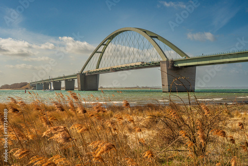 Die Fehmarnsundbrücke auf der Ostseeinsel Fehmarn