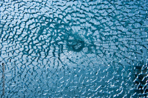 Risse in einer Zerbrochenen Glasscheibe