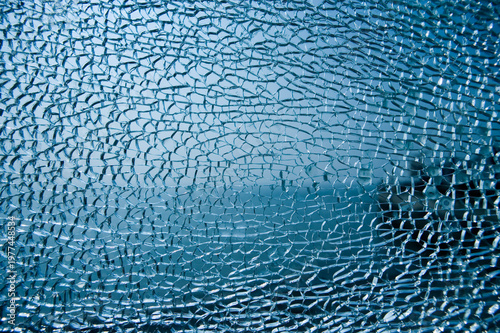 Risse in einer Zerbrochenen Glasscheibe