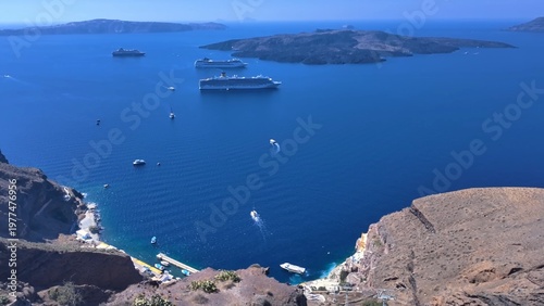Konstfotografi Ship view in Santorini caldera with Aegean Sea coastline, showcasing volcanic cl