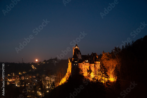 Canvastavla Bran castle at night illuminated during full moon