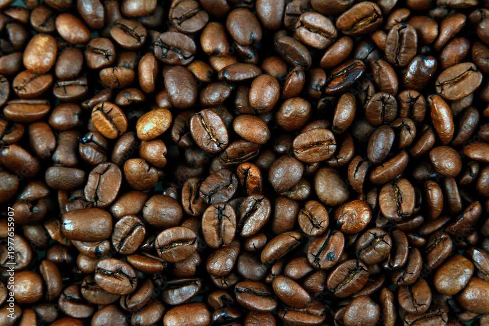 Naklejka premium Roasted coffee beans