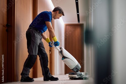 Fotografía Commercial cleaning worker polishing office corridor with industrial floor scrubber machine