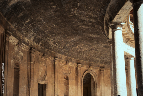 Foto Charles v palace courtyard interior in alhambra, showing renaissance architectur