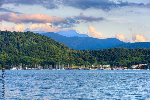 Billede på lærred Sunset seascape with the yacht club in the background in Paraty, Rio de Janeiro, Brazil