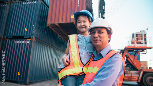 Canvas-taulu Father day father daughter shipping container port hard hat safety vest cargo lo
