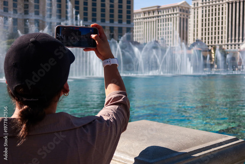 Canvas Print Las Vegas, Nevada, looking at the Bellagio Casino Fountain During a Display with