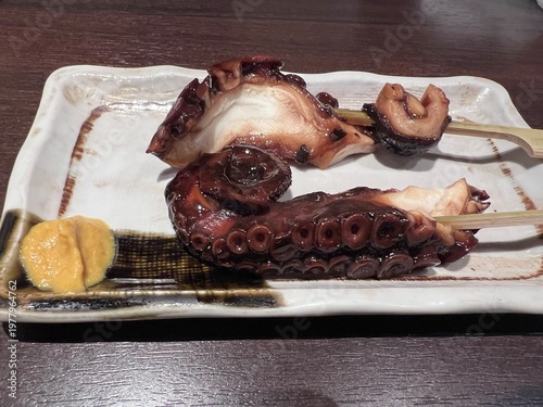 皿に盛られた美味しそうなたこ串のおでん