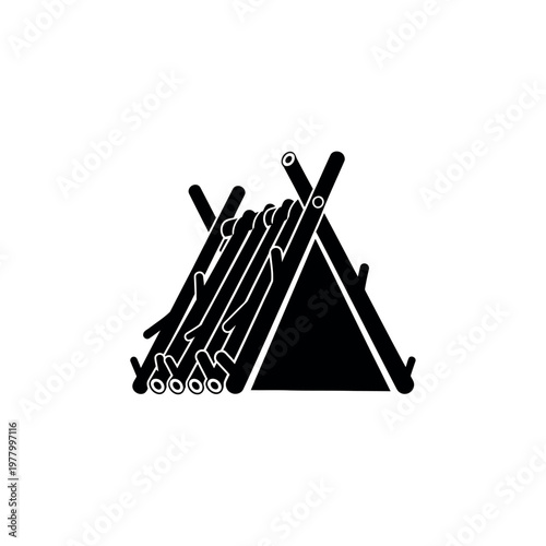 Foto Primitive Survival Shelter Made of Logs and Branches.