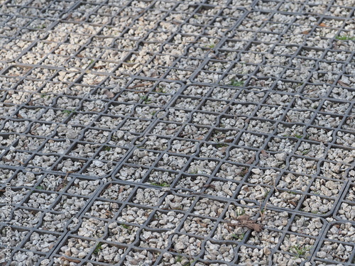 Quadro su tela Grey crushed stone surface textured with a black honeycomb geo-grid system