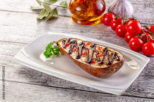 Fotografie Baked eggplant half with teriyaki