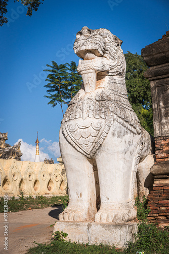 lion à Innwa au Myanmar 
