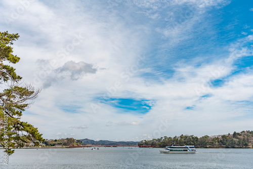 春の松島湾 松に覆われた島々の絶景 宮城県 日本三景