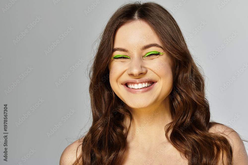 Naklejka premium Bold beauty shines with vibrant green eyeshadow and a joyful expression in studio