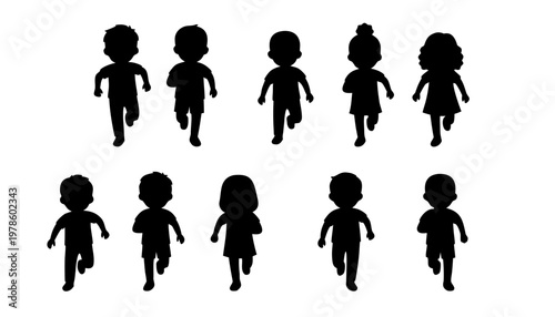 走っている子供のシルエット