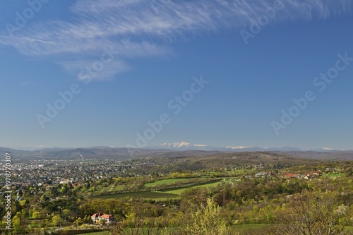 Blick an Wien und Schneeberg vom Kahlenberg