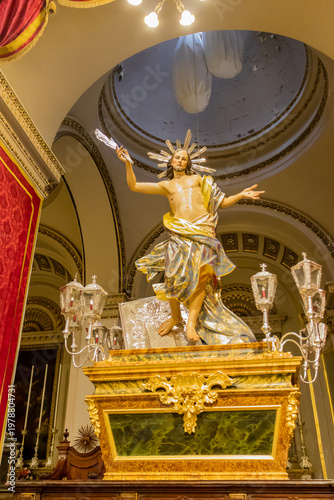 Obraz na plátně Ornate Resurrected Christ Statue On Baroque Processional Platform Inside Histori