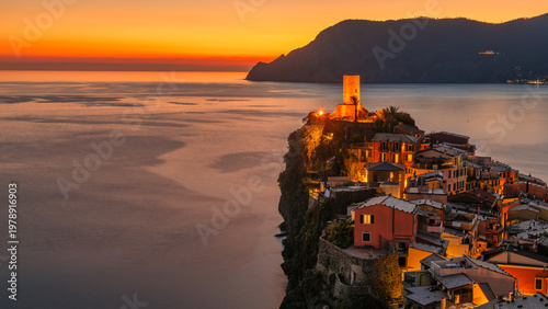 Tableau sur toile Vernazza at Dusk – Colorful Coastal View