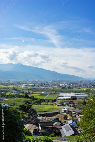 夏の南アルプス市と中央市の街並み