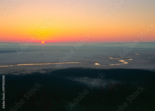 釧路湿原の日の出（北海道・鶴居村）
