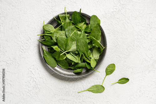 Plate with fresh spinach le...