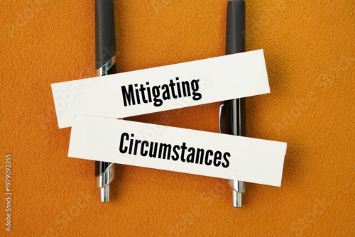 Obraz na plátně Pen and paper with the words Mitigating Circumstances