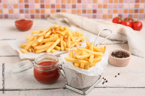 Basket for deep fryer with ...