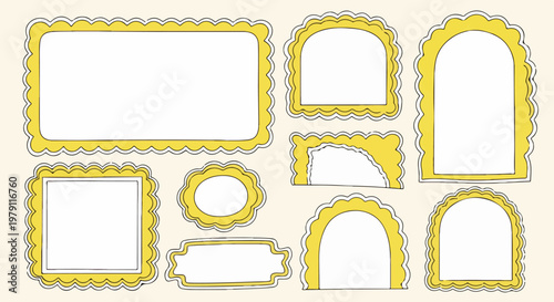 다양한 모양과 크기의 노란색 물결무늬 테두리가 특징인 귀여운 손그림 스타일의 프레임 세트 일러스트레이션으로 디자인 요소나 텍스트를 넣기에 적합한 화이트 배경의 빈 공간을 포함하고 있습니다.