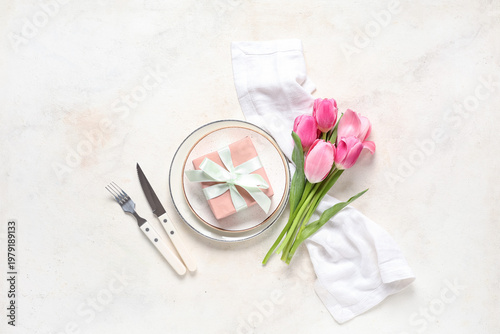 Table setting with greeting...