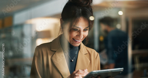 Quadro su tela Woman, tablet and smile at window at startup for review, night and feedback for article at company