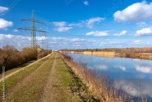 Am Lechkanal bei Meitingen in Bayern