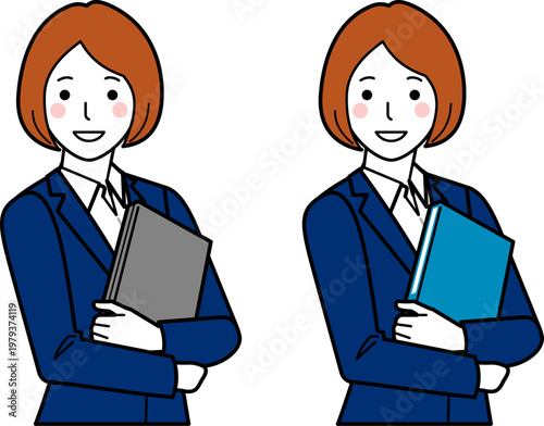 パソコンやファイルを胸に持ち、微笑むネイビースーツの女性
